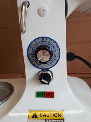 Impastatrice Planetaria Professionale Sbattitore Monta Panna, Robot da Cucina, Impastatore, Frusta, Protezione da Spruzzi, Contenitore in Acciaio Inox da 7 Litri, Velocita' variabile da 80 a 680 giri al minuto